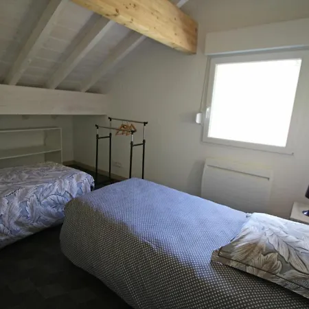Hébergement de vacances Combrimont, 3 Pièces, 4 Personnes - Fr-1-589-367